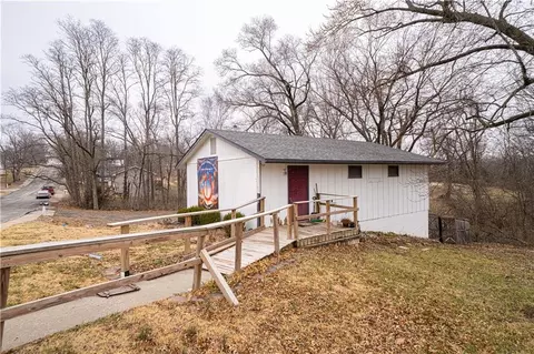 1014 Ann St, Atchison, KS 66002