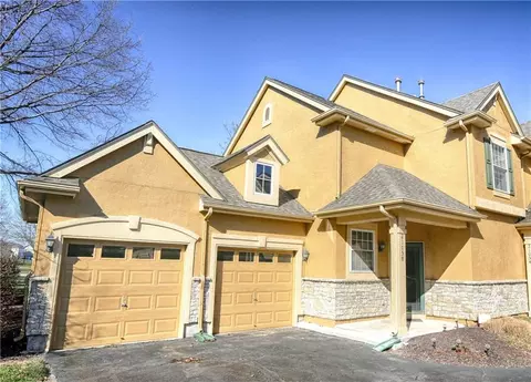 21058 W 118th Ter, Olathe, KS 66061