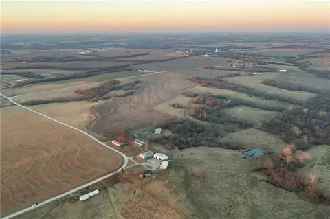 52 401st Rd, Centerview, MO 64019