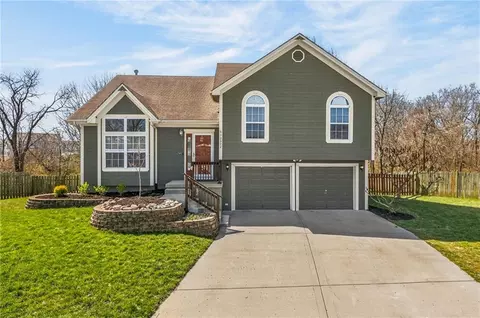10502 N Wallace Ave, Kansas City, MO 64157