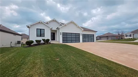 19429 W 201st Ter, Spring Hill, KS 66083