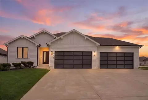 19429 W 201st Ter, Spring Hill, KS 66083
