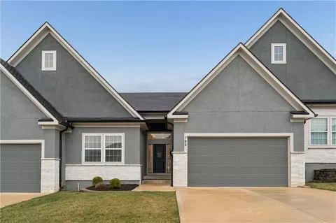 792 NE Algonquin St, Lees Summit, MO 64064