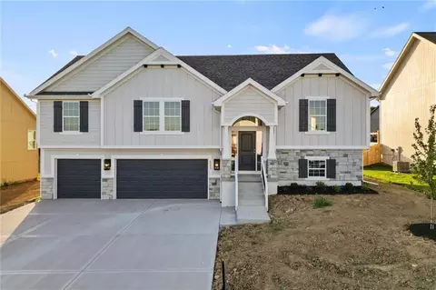 6017 NE 118th St, Kansas City, MO 64156