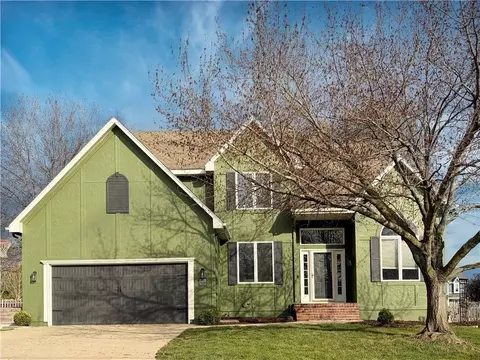 704 SW Trailpark Ct, Lees Summit, MO 64081