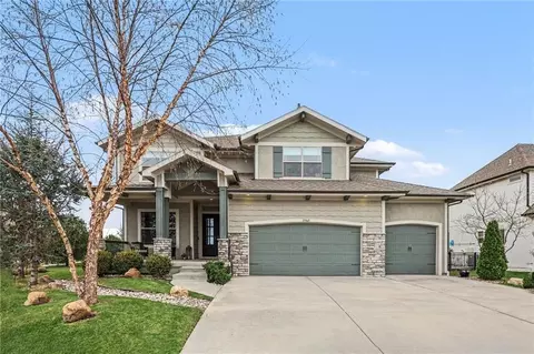 15945 W 165th St, Olathe, KS 66062