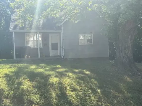 709 N Washington St, Warrensburg, MO 64093