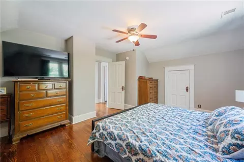 Bedroom - 424 Walnut St, Weston, MO 64098 photo 2 of 5