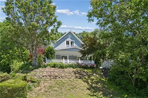 424 Walnut St, Weston, MO 64098