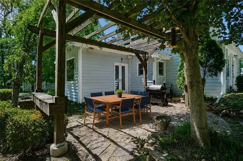 Exterior - 424 Walnut St, Weston, MO 64098 photo 4 of 6