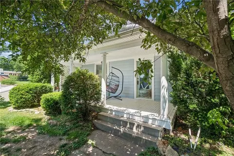 Exterior - 424 Walnut St, Weston, MO 64098 photo 1 of 6