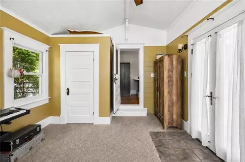 Entry Way - 424 Walnut St, Weston, MO 64098 photo 3 of 4