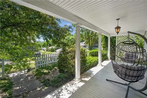 Exterior - 424 Walnut St, Weston, MO 64098 photo 2 of 6