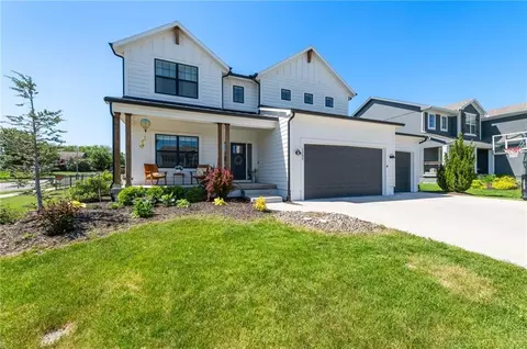 1505 SW Georgetown Dr, Lees Summit, MO 64082