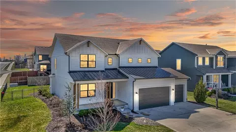 1505 SW Georgetown Dr, Lees Summit, MO 64082