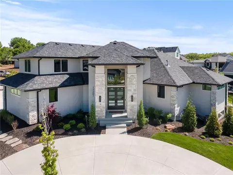 11201 W 169th St, Overland Park, KS 66221