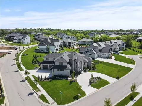 11201 W 169th St, Overland Park, KS 66221