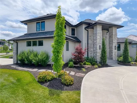 11201 W 169th St, Overland Park, KS 66221