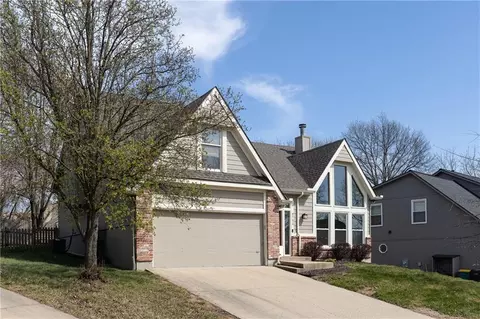 4711 Roundtree Ct, Shawnee, KS 66226