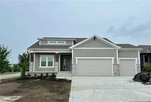 17412 Richards St, Overland Park, KS 66221
