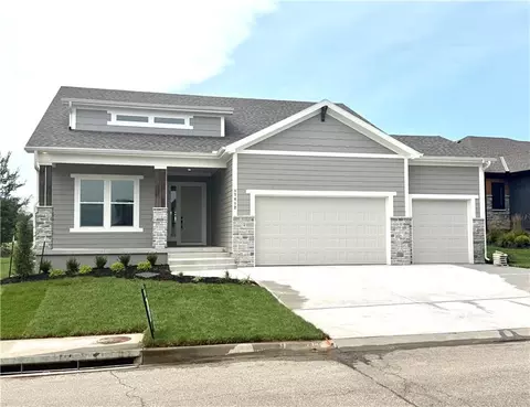 17412 Richards St, Overland Park, KS 66221