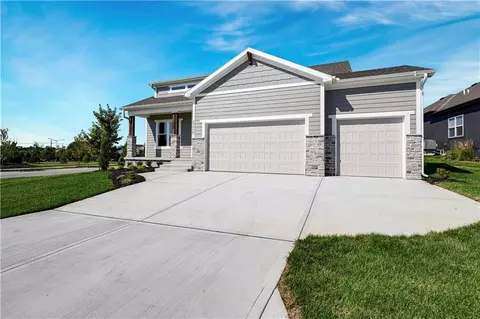 17412 Richards St, Overland Park, KS 66221