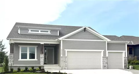 17412 Richards St, Overland Park, KS 66221