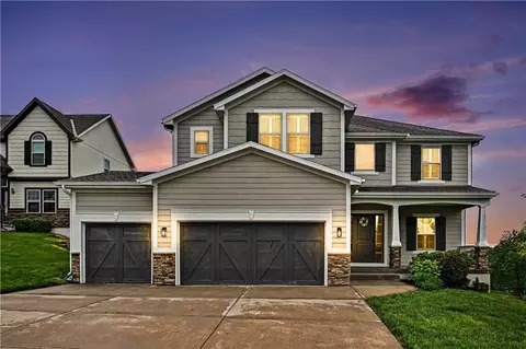9610 N Elm Ct, Kansas City, MO 64157