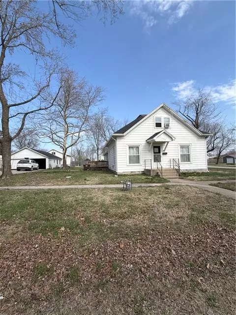 1222 Elm St, Humboldt, KS 66748