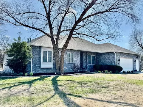 611 Deer Trl, Parsons, KS 67357