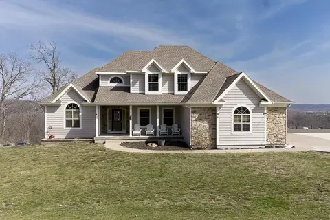 17384 Blue Moon Ln, Tonganoxie, KS 66086