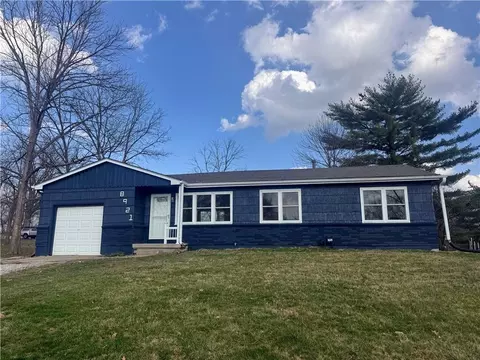 8921 N Charlotte St, Kansas City, MO 64155