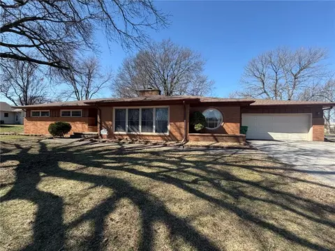 904 N High St, Butler, MO 64730