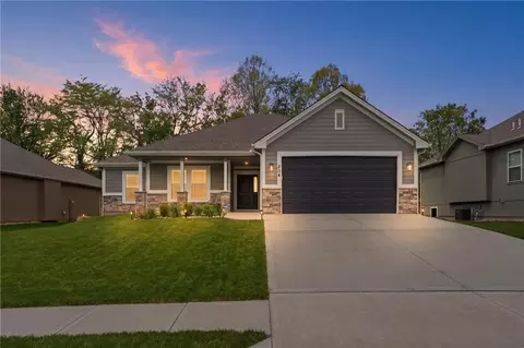204 S Marimack Ct, Kearney, MO 64060