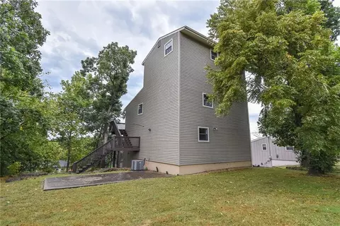 Exterior - 304 E 164th Ter, Belton, MO 64012 photo 4 of 5