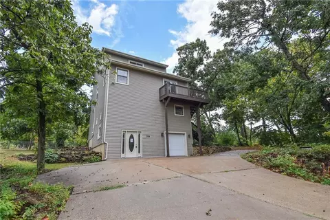 Exterior - 304 E 164th Ter, Belton, MO 64012 photo 2 of 5