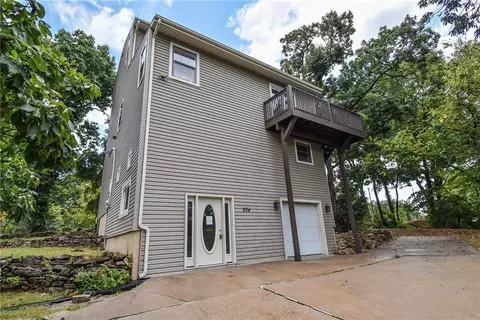 Exterior - 304 E 164th Ter, Belton, MO 64012 photo 3 of 5
