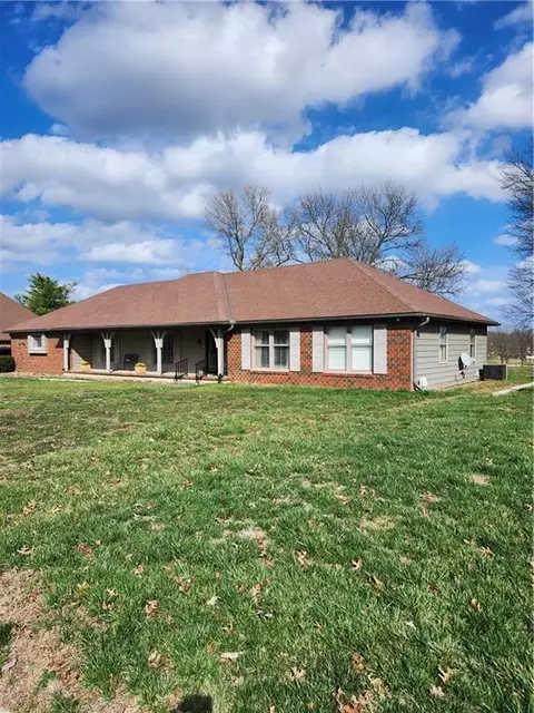 805 S Country Club Dr, Butler, MO 64730