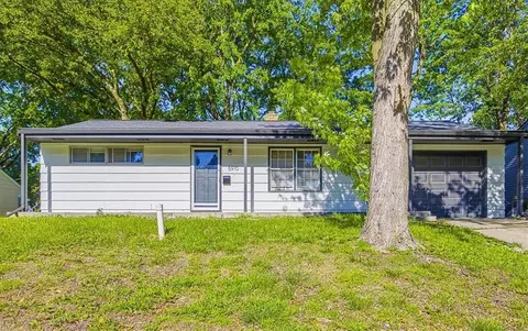 5910 N Park Ave, Gladstone, MO 64118