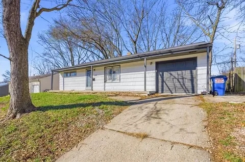 5910 N Park Ave, Gladstone, MO 64118