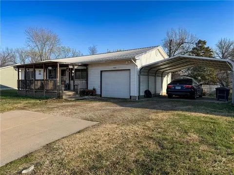 3020 Southern Ave, Parsons, KS 67357
