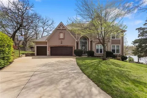 14116 W 56th Ct, Shawnee, KS 66216