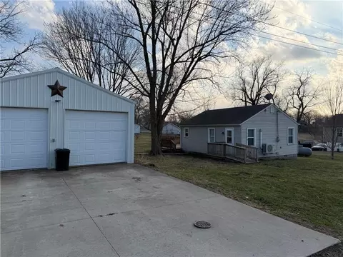 414 Birch St, Blythedale, MO 64426