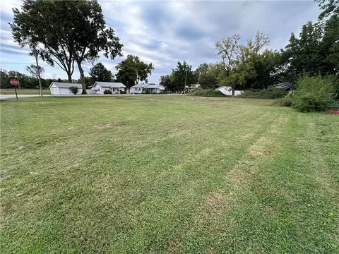 408 E 12th St, Pleasanton, KS 66075 photo 3