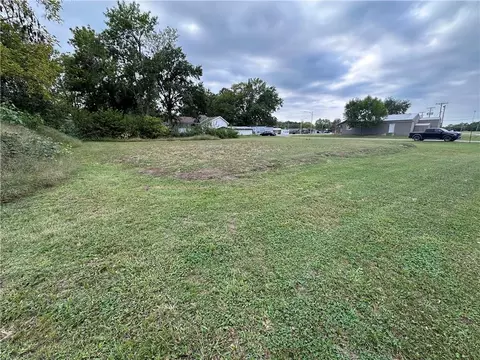 408 E 12th St, Pleasanton, KS 66075 photo 5