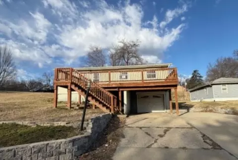 1421 S 6th St, Atchison, KS 66002