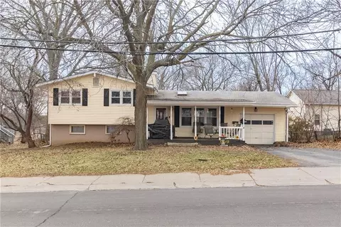 1903 NE 65th St, Gladstone, MO 64118