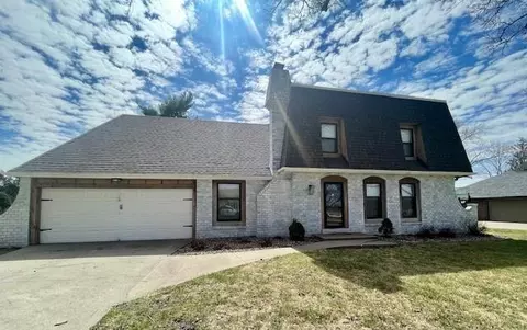 154 N Sunset Dr, Maryville, MO 64468