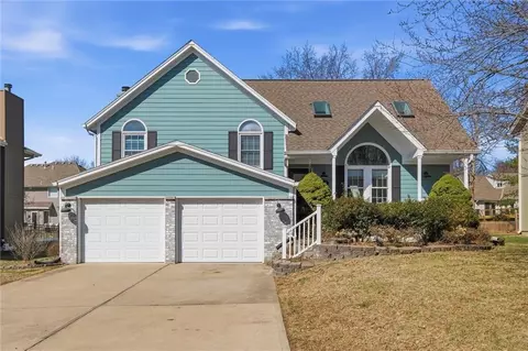 4070 SW Camelot Dr, Lees Summit, MO 64082