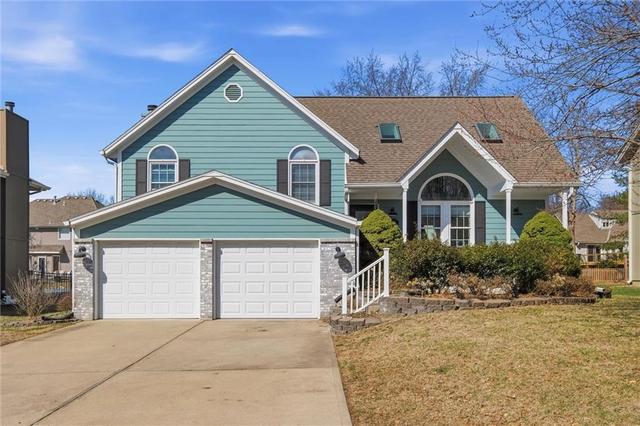 4070 SW Camelot Dr, Lees Summit, MO 64082